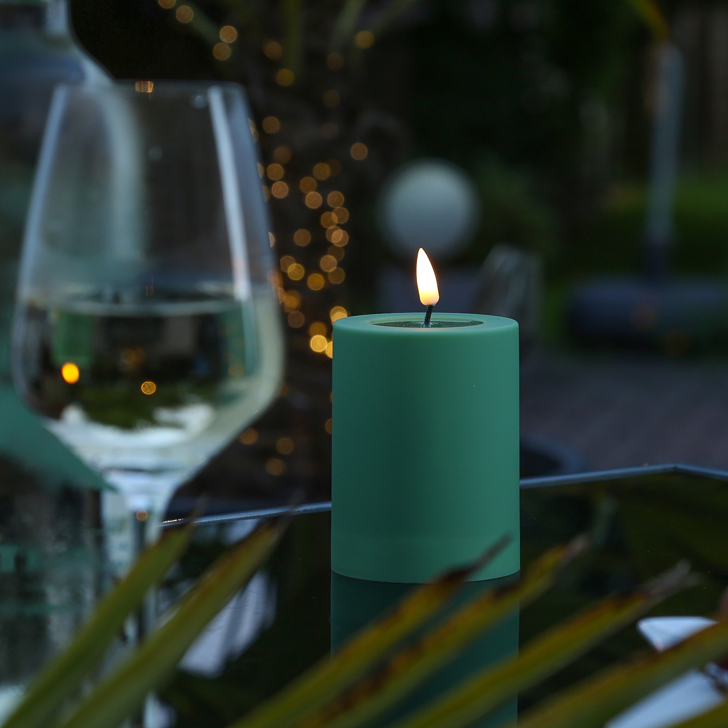 LED Stumpenkerze MIA - Kunststoff - realistische 3D Flamme - H: 10cm - outdoor - grün LED Stumpenkerze MIA - Kunststoff - realistische 3D Flamme - H: 10cm - outdoor - grün