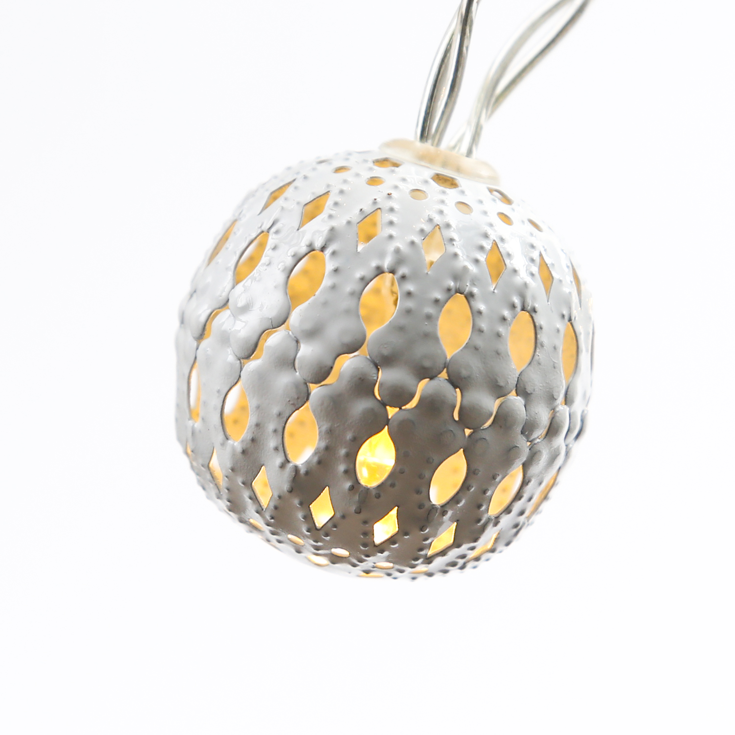 LED Dekolichterkette Metallkugeln - 8 warmweiße LED - D: 4cm - L: 0,7m - Batterie - weiß LED Dekolichterkette Metallkugeln - 8 warmweiße LED - D: 4cm - L: 0,7m - Batterie - weiß