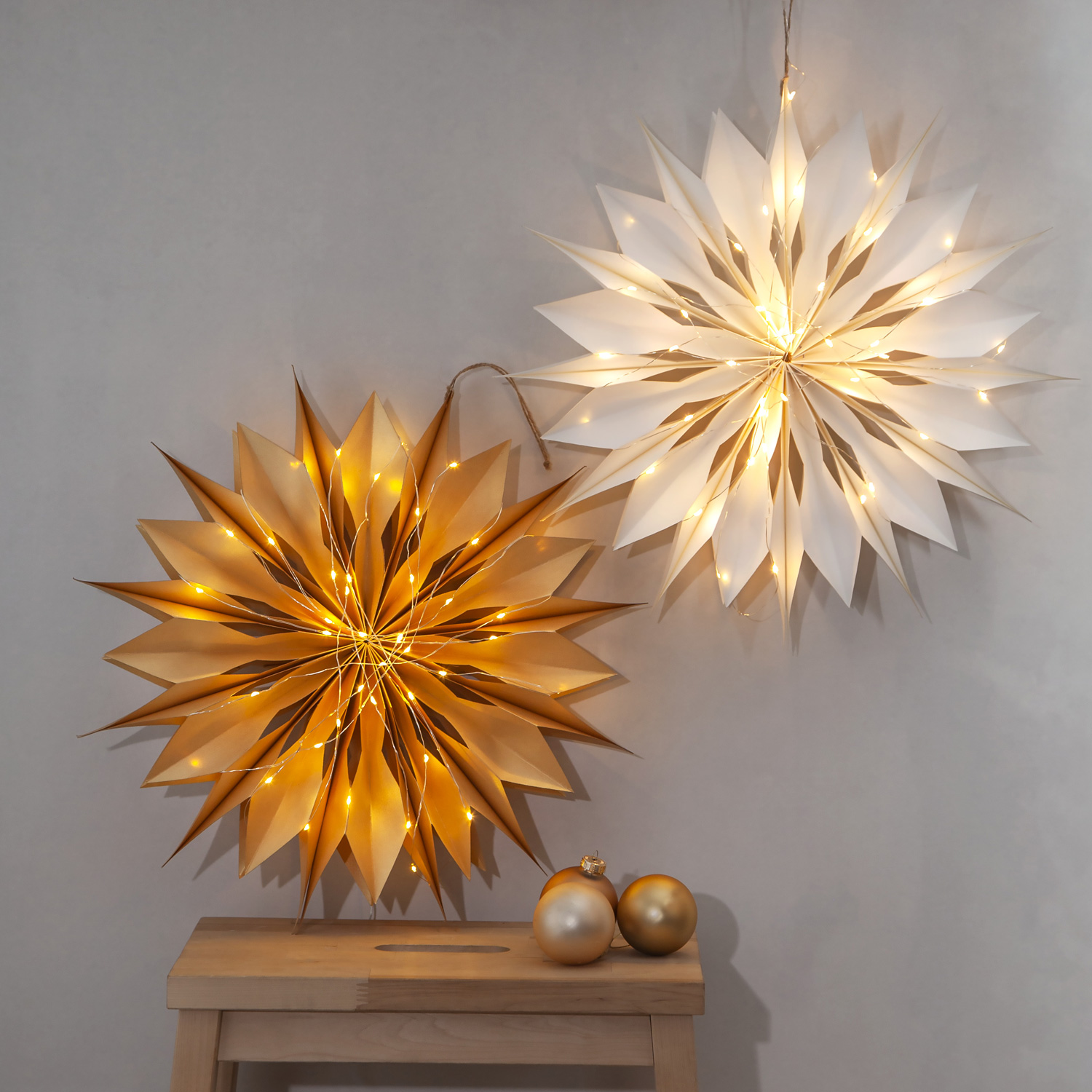 Papierstern MELLI - hängend - D: 45cm - 40 warmweiße LED an Drahtlichterkette  - Timer - gold Papierstern MELLI - hängend - D: 45cm - 40 warmweiße LED an Drahtlichterkette  - Timer - gold