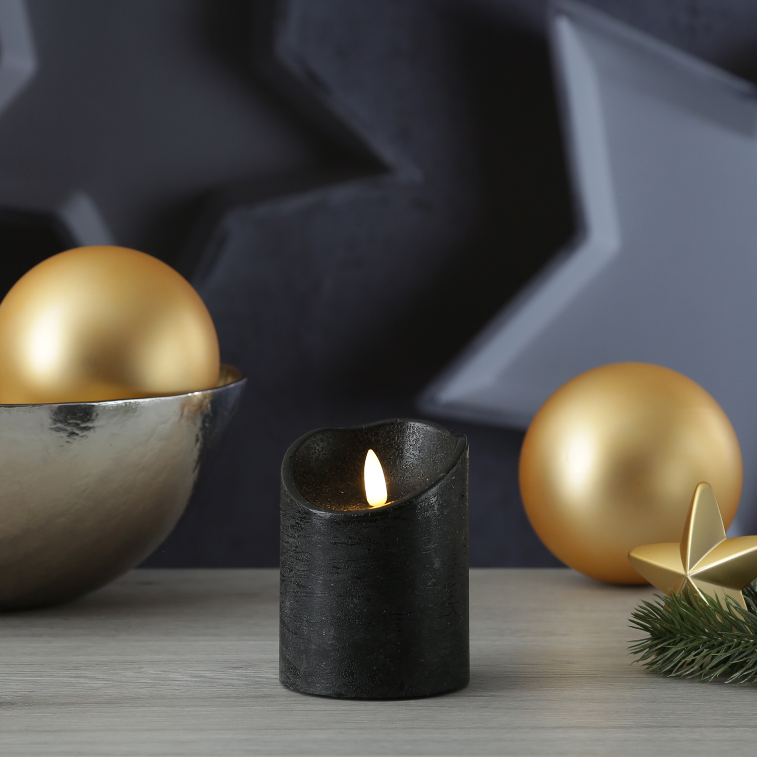 LED Stumpenkerze RUSTIC - Echtwachs - warmweisse 3D Flamme - H- 10cm - Batterie - Timer - schwarz LED Stumpenkerze RUSTIC - Echtwachs - warmweisse 3D Flamme - H- 10cm - Batterie - Timer - schwarz