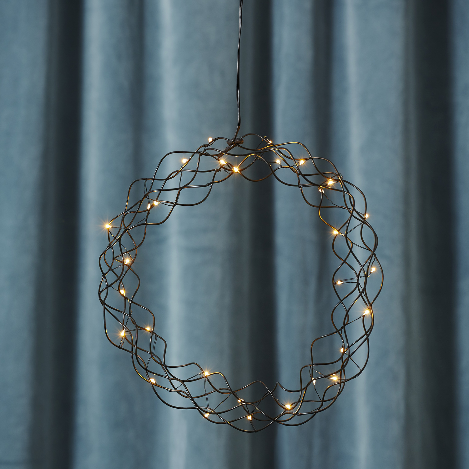 LED-Kranz "Curly" - 30 warmweiße LED - D: 30cm - Material: Metall - schwarz LED-Kranz "Curly" - 30 warmweiße LED - D: 30cm - Material: Metall - schwarz