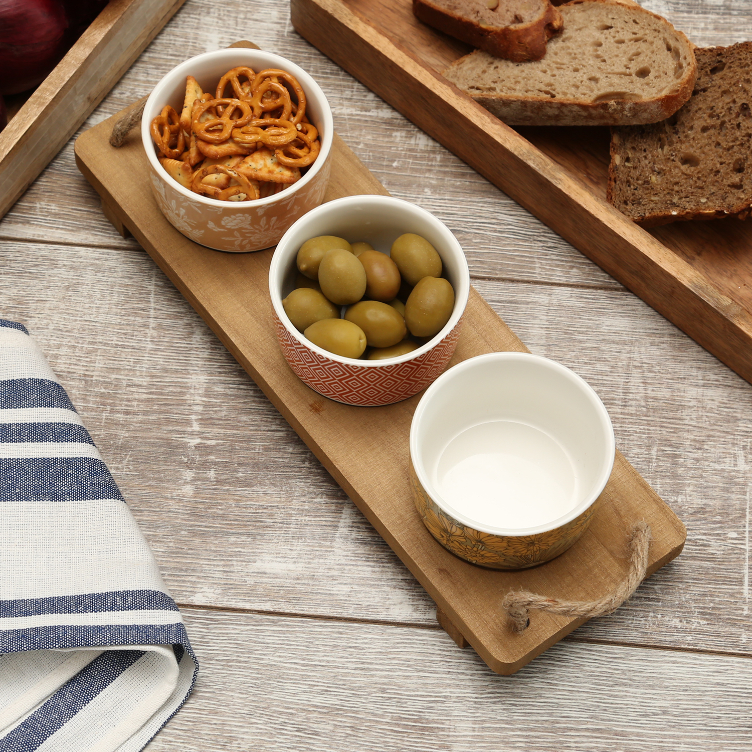 Tapas Set - Servierset - Holzbrett mit 3 Schalen - L: 36cm - Porzellan - mediterran