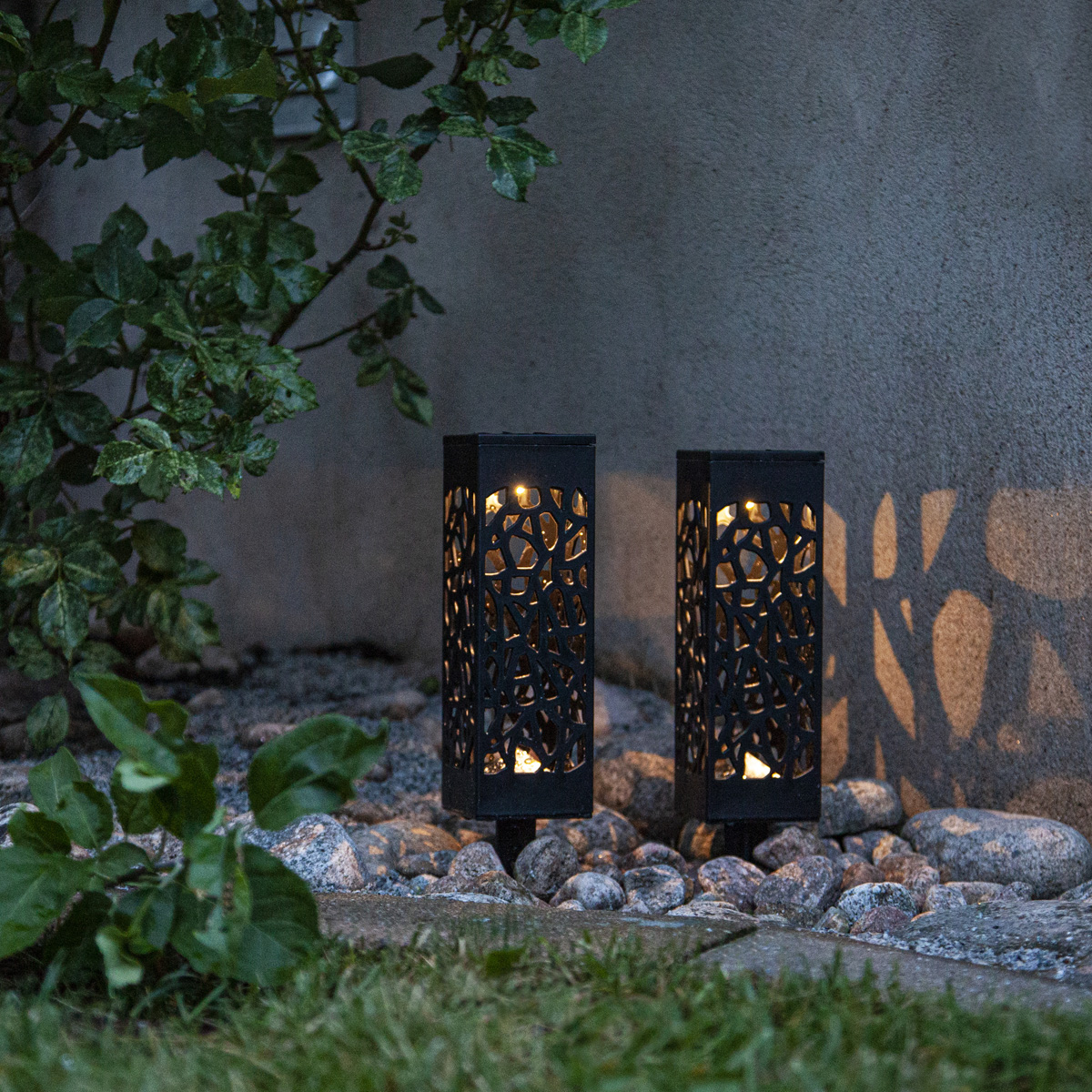 LED Solar Wegleuchte - warmweiße LED - H: 18cm -  Dämmerungssensor - schwarz - 2er Set LED Solar Wegleuchte - warmweiße LED - H: 18cm -  Dämmerungssensor - schwarz - 2er Set