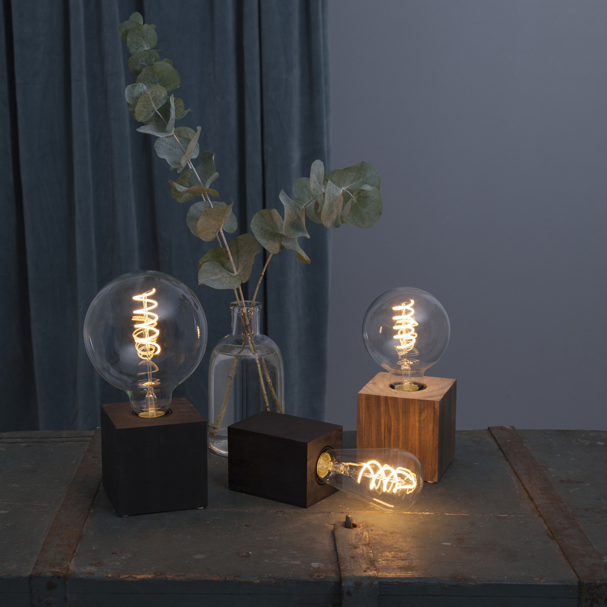 Lampenhalterung KUB - Tischleuchte - E27 - H: 9cm - stehend - Kabel mit Schalter - Holz - schwarz Lampenhalterung KUB - Tischleuchte - E27 - H: 9cm - stehend - Kabel mit Schalter - Holz - schwarz