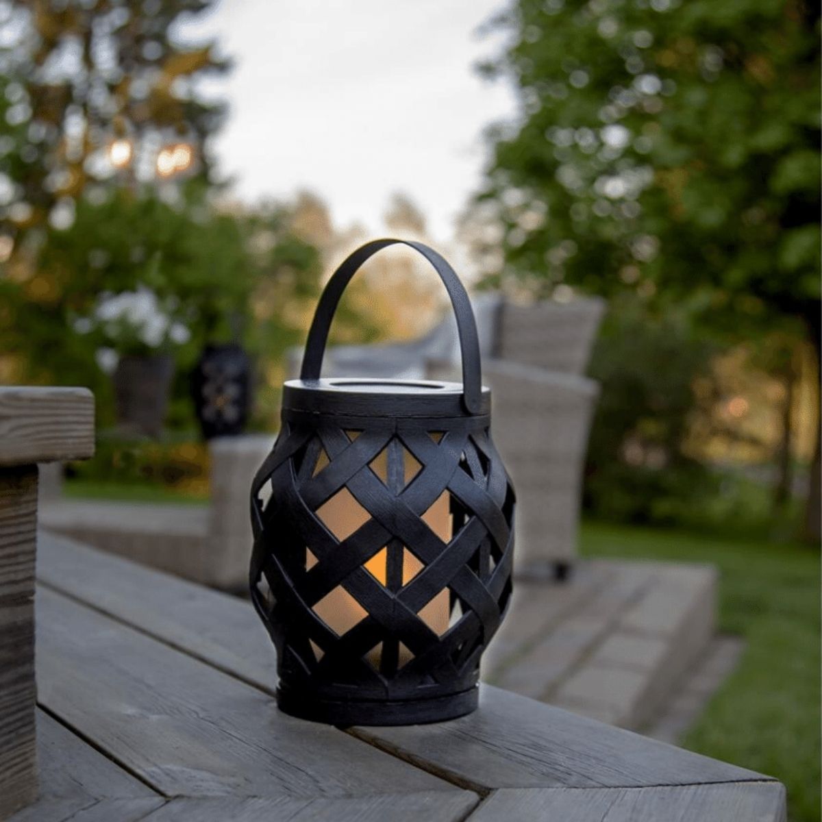 LED Laterne FLAME - LED mit bewegtem Feuereffekt - H: 16cm, D: 14cm - Timer - schwarz LED Laterne FLAME - LED mit bewegtem Feuereffekt - H: 16cm, D: 14cm - Timer - schwarz