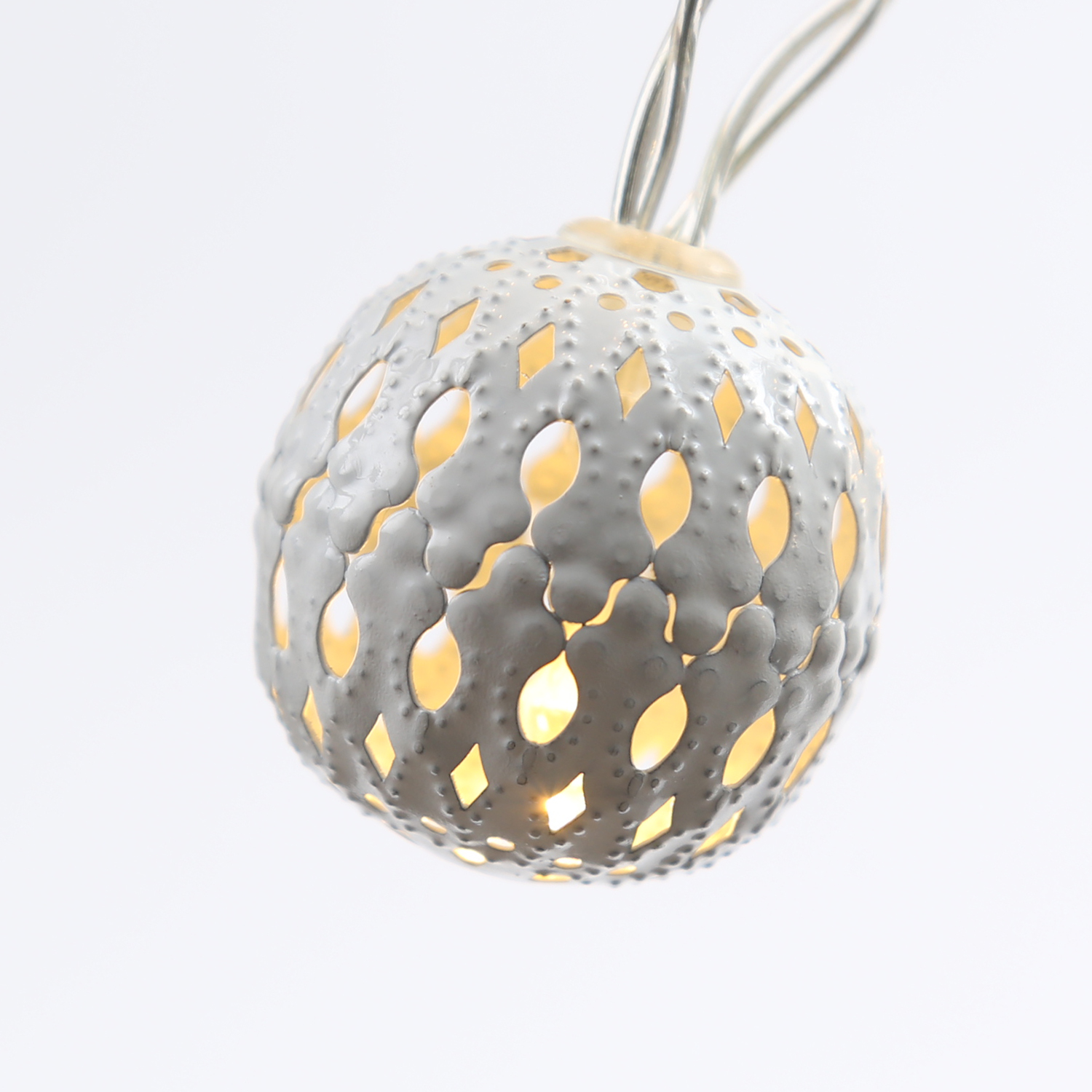 LED Dekolichterkette Metallkugeln - 8 warmweiße LED - D: 4cm - L: 0,7m - Batterie - weiß LED Dekolichterkette Metallkugeln - 8 warmweiße LED - D: 4cm - L: 0,7m - Batterie - weiß