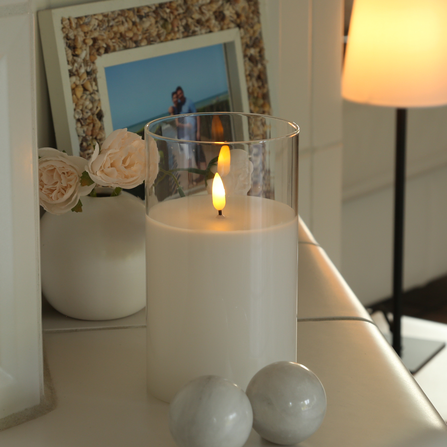 LED Kerze im Glas - Windlicht - Echtwachs - flackernde 3D Flamme - Timer - H: 17,5cm - D:10cm - weiß LED Kerze im Glas - Windlicht - Echtwachs - flackernde 3D Flamme - Timer - H: 17,5cm - D:10cm - weiß