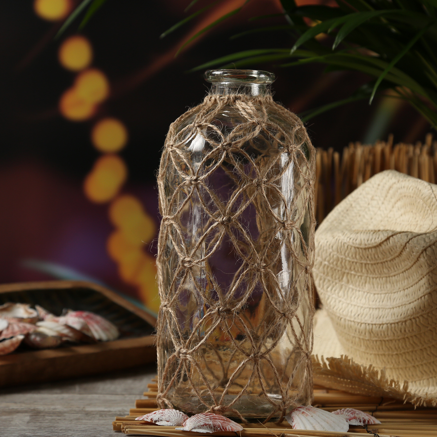 Dekoflasche MARITIM mit Netz - Glasvase - Juteseil Deko - H: 25cm - transparent Dekoflasche MARITIM mit Netz - Glasvase - Juteseil Deko - H: 25cm - transparent