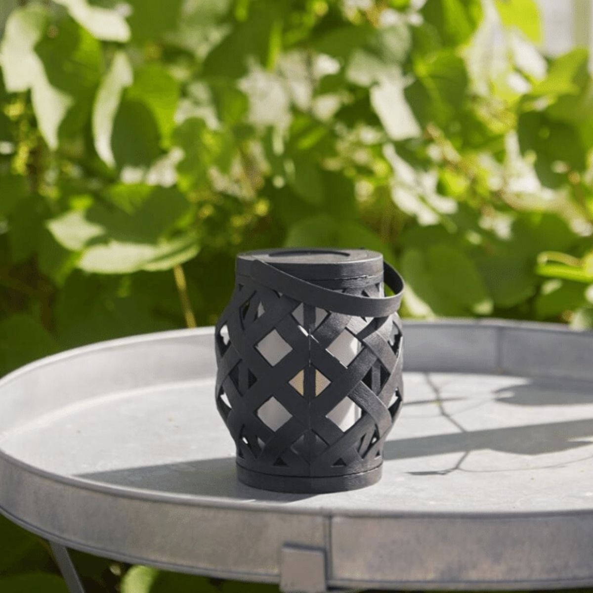 LED Laterne FLAME - LED mit bewegtem Feuereffekt - H: 16cm, D: 14cm - Timer - schwarz LED Laterne FLAME - LED mit bewegtem Feuereffekt - H: 16cm, D: 14cm - Timer - schwarz