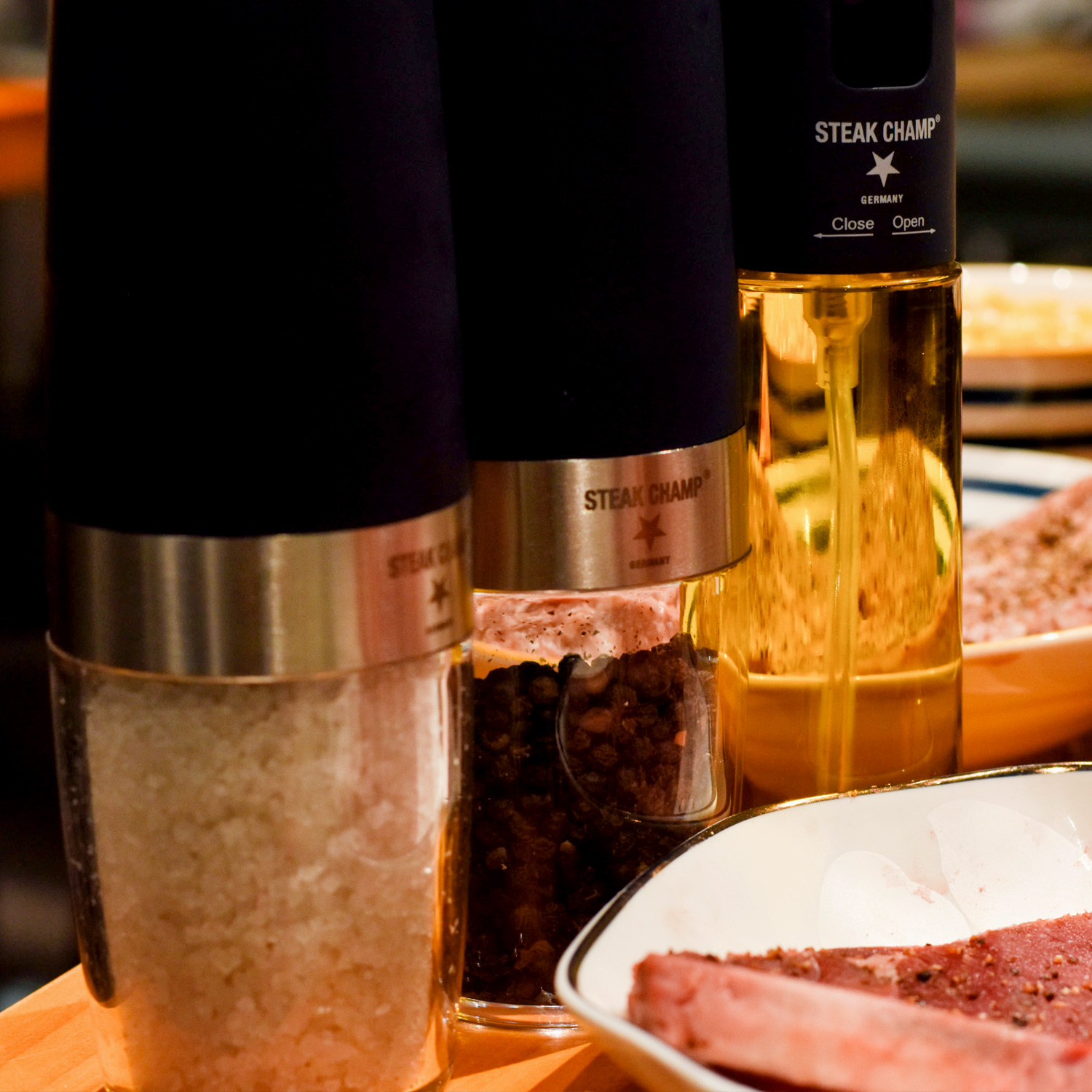 STEAK CHAMP Pfeffermühle mit Kippsensor und LED Licht - Keramikmahlwerk