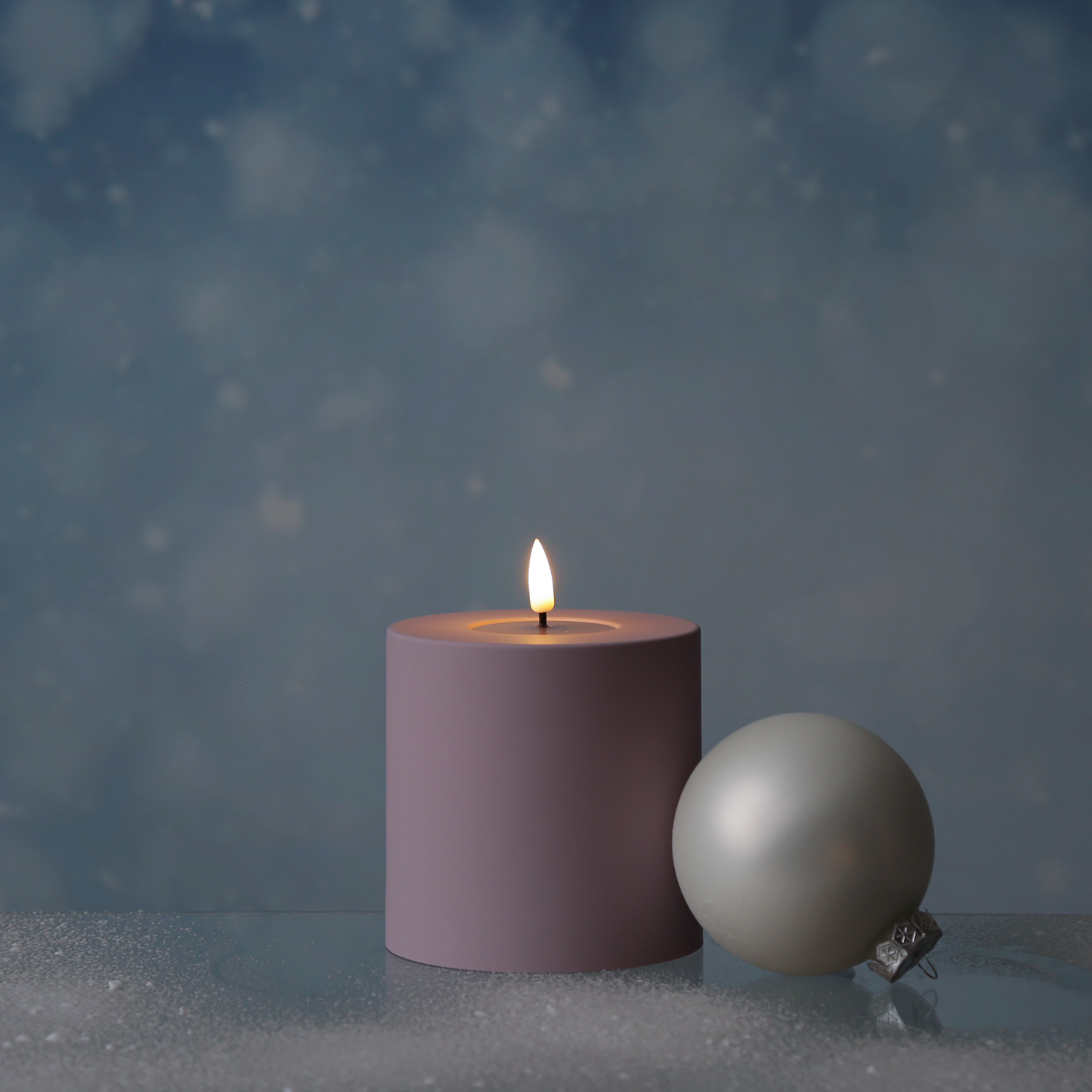 LED Stumpenkerze MIA - Kunststoff - realistische 3D Flamme - H: 10cm - f. Außen - flieder/lila LED Stumpenkerze MIA - Kunststoff - realistische 3D Flamme - H: 10cm - f. Außen - flieder/lila