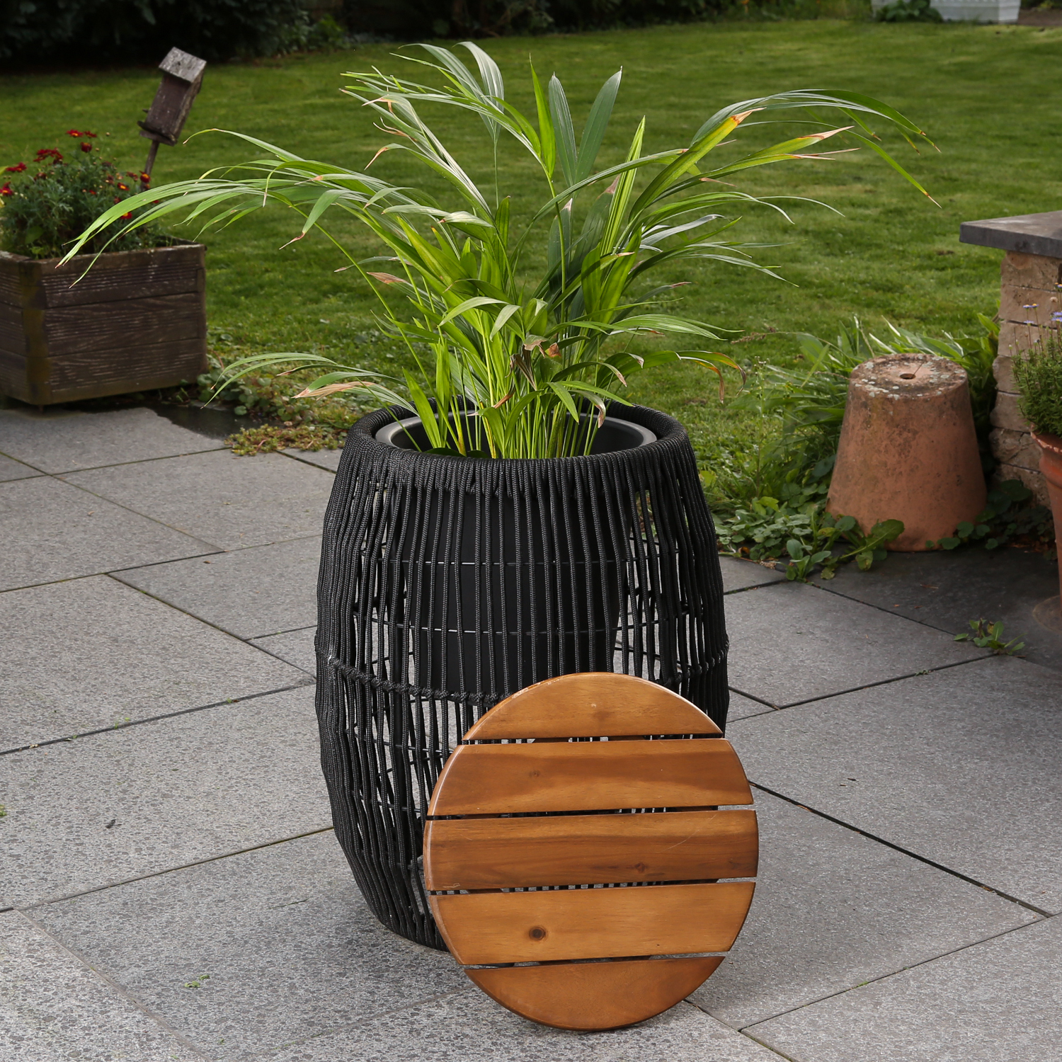 Garten Beistelltisch - integrierter Behälter - Kunststoffseil - H: 49cm - D: 40cm - schwarz